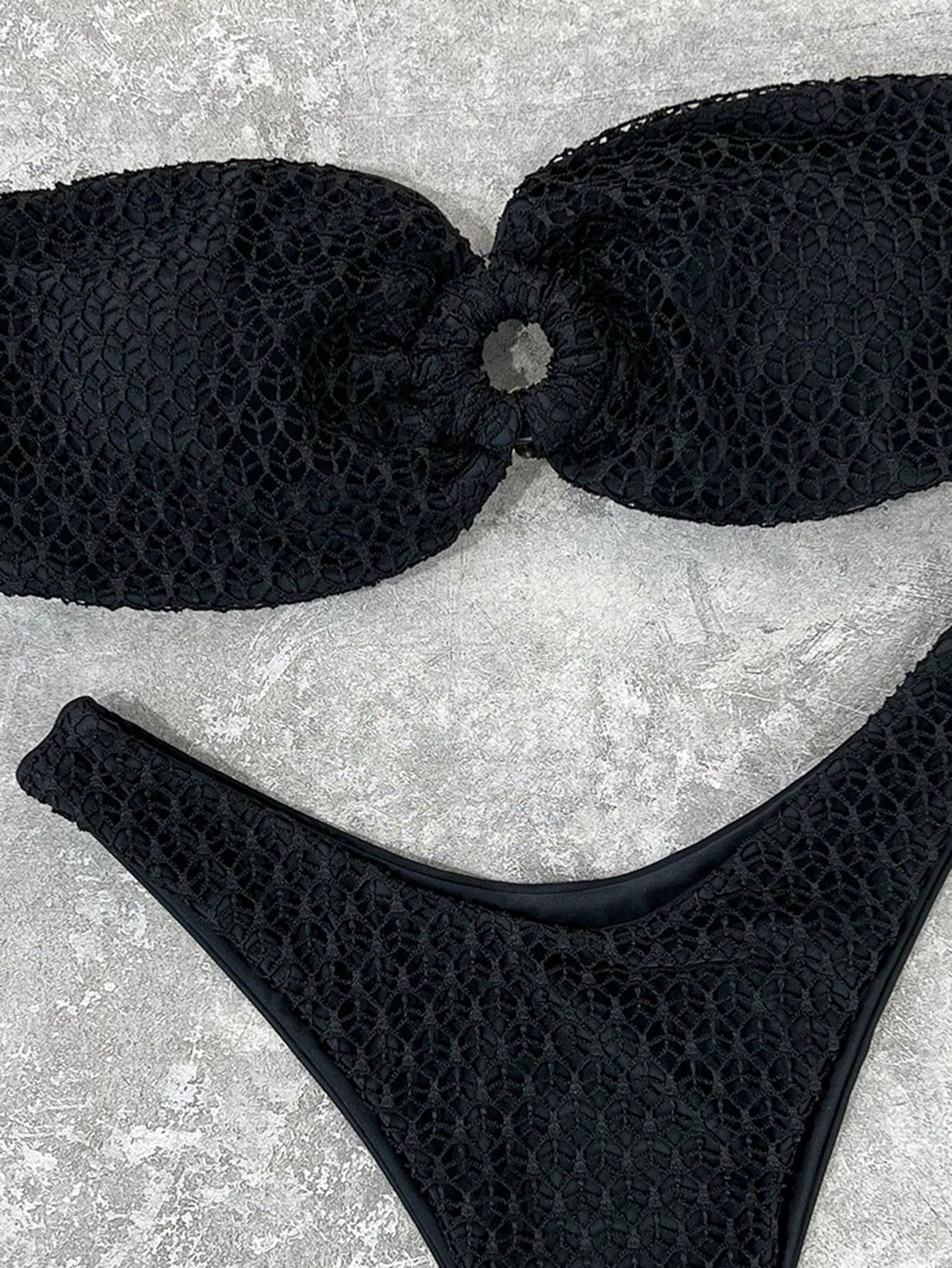 Biquíni com Sutiã Bandeau e Corte Alto