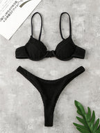 Biquíni Sensual Listrado com Sutiã Push-up e Corte Alto