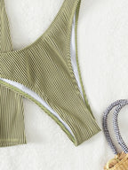 Conjunto de 3 Peças Sensual com Top e Saia Corte Alto