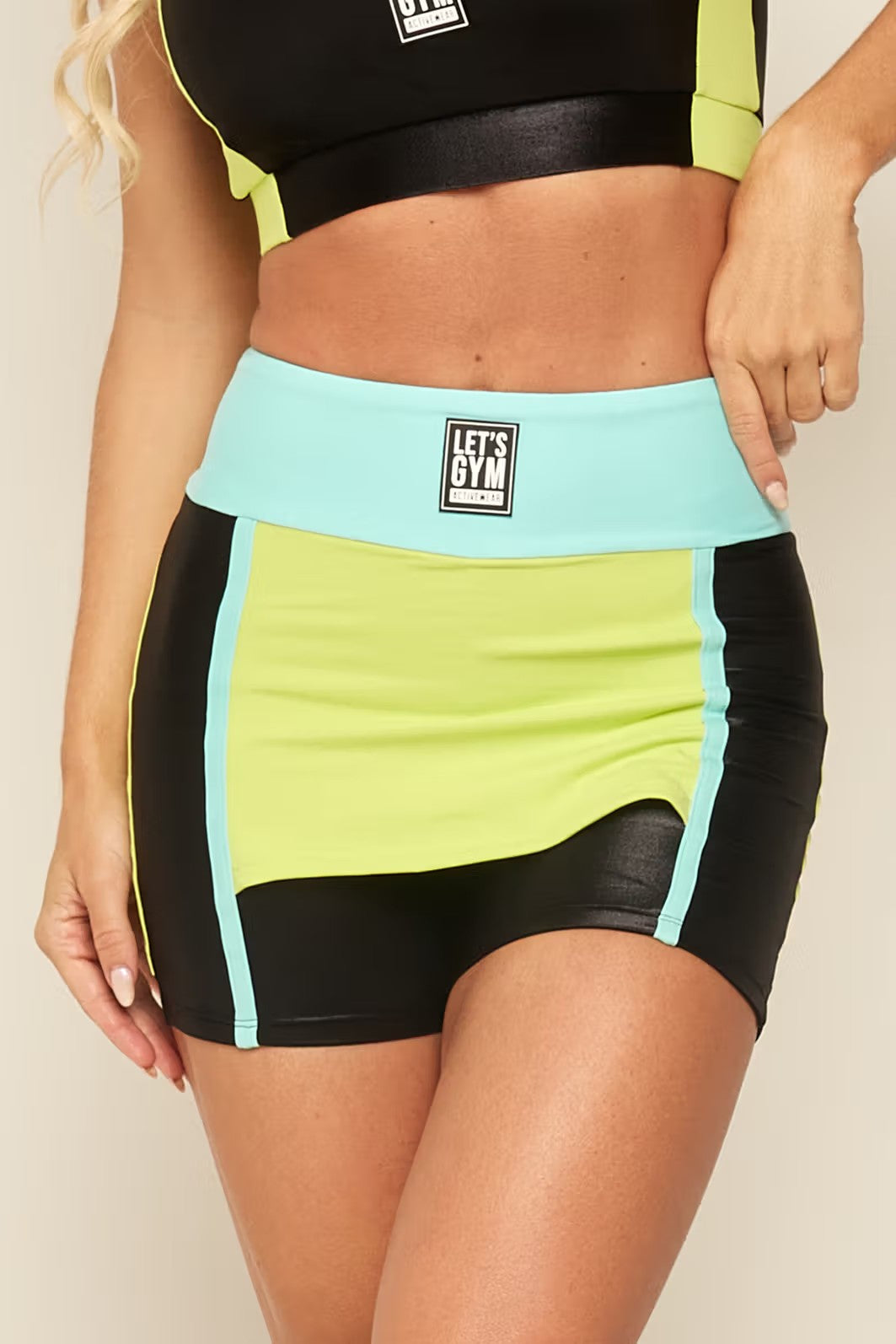 Conjunto Gambia Verde Top + Shorts Saia